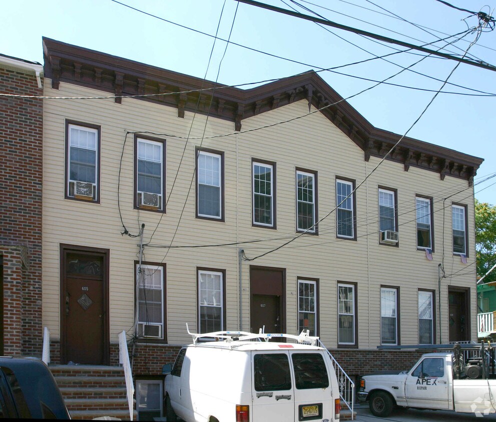 Foto del edificio - 605 Bergenline Ave