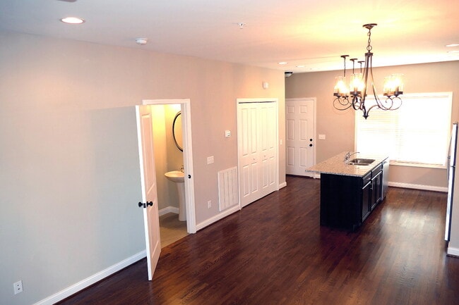 Foto del edificio - 914 Somerville Ct