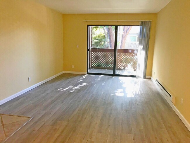 Building Photo - Deluxe Condo-2 BR / 2 BA near Santana Row/...
