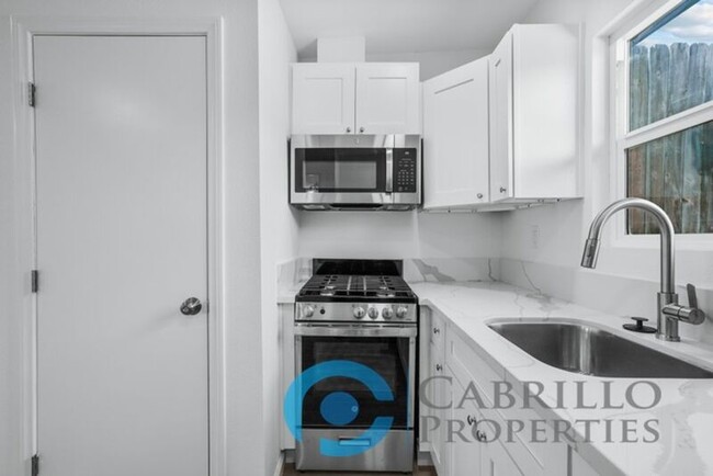 Building Photo - 2527 Tuberose St