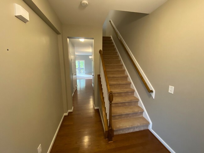 Foto del edificio - Like-New Townhome in Prime SW Durham Locat...