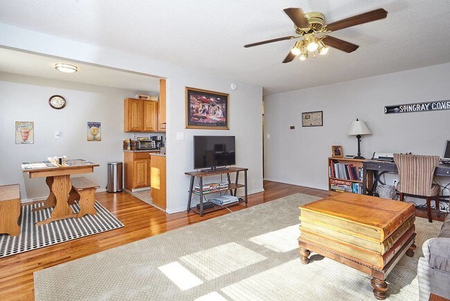 Foto del edificio - 95 Salmon Brook Dr
