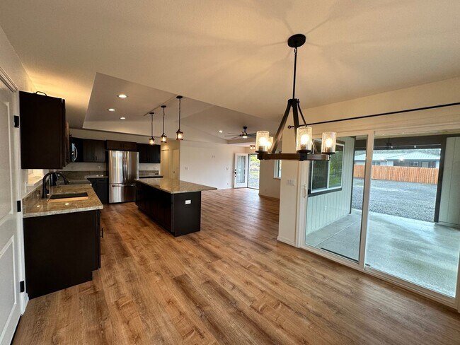 Building Photo - Beautiful Custom Home
