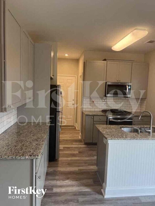 Foto del edificio - 1035 Sutherland Dr