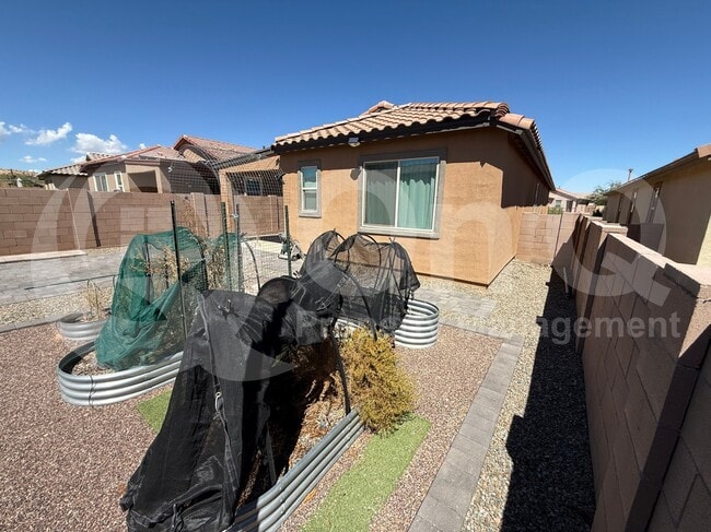 Building Photo - 759 Calle Calca