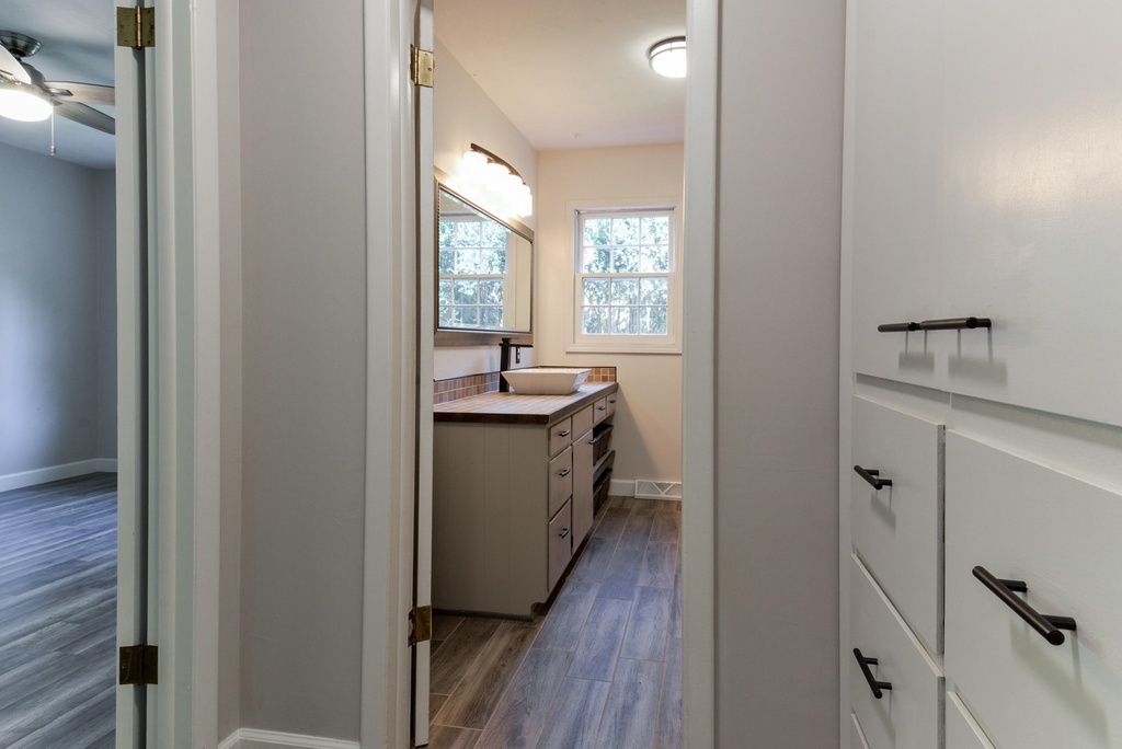 Upstairs Bathroom - 2304 E Cardinal St