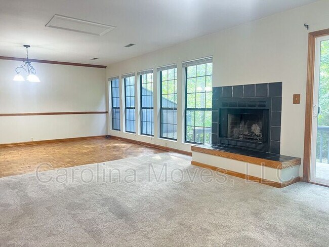 Foto del edificio - 214 Brookside Dr