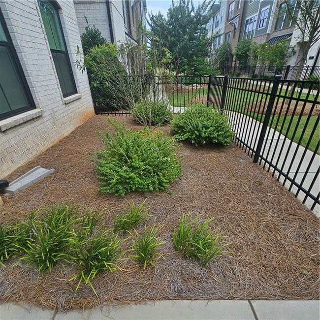 Building Photo - 455 Ashbury Dr