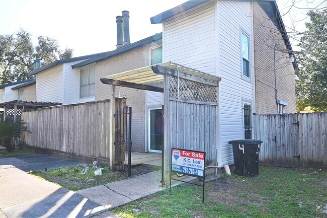 Foto del edificio - 7918 Prestwood Dr