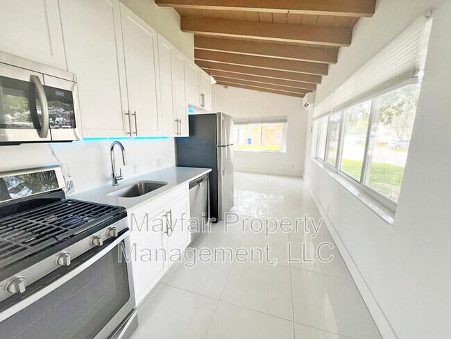 Building Photo - 1205 N 15th Ct