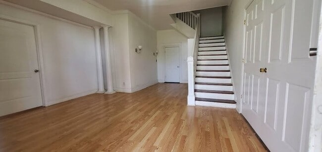 Photo - 201 S Broadway St House