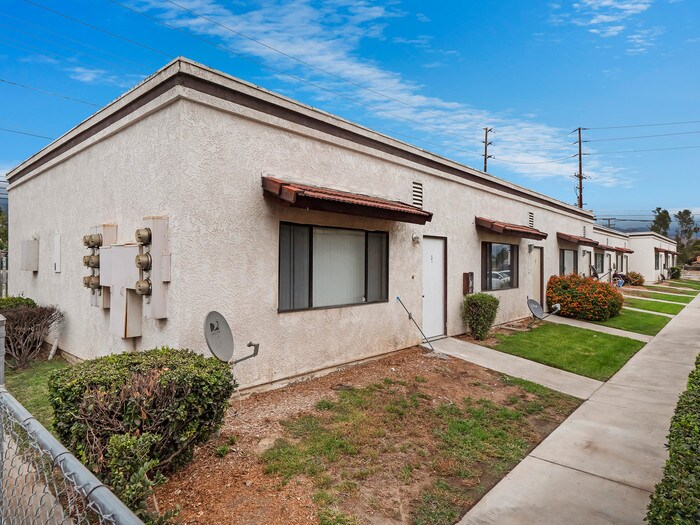 Foto principal - 6920 Victoria Ave