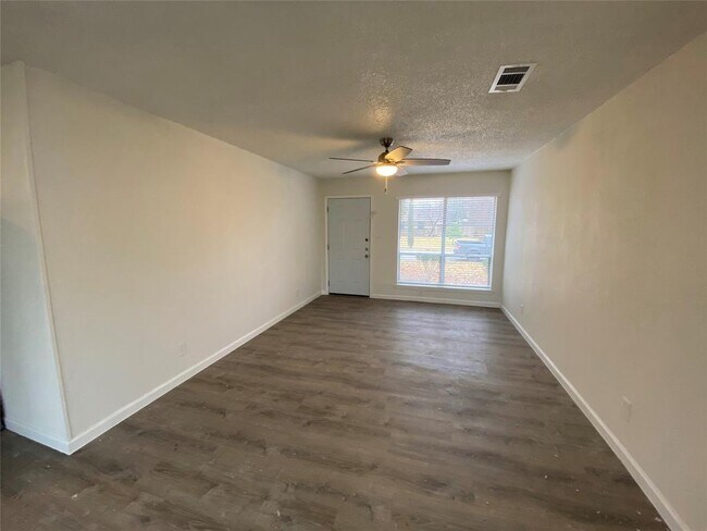 Foto del edificio - 406 Moonlight Dr