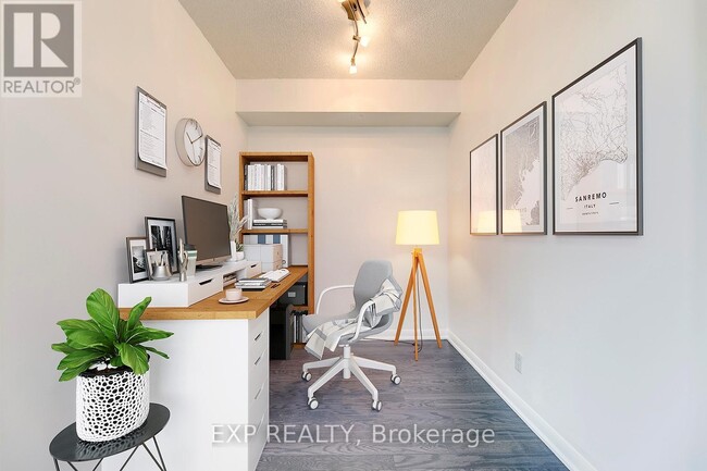 Photo du bâtiment - 215 Sherway Gardens Rd