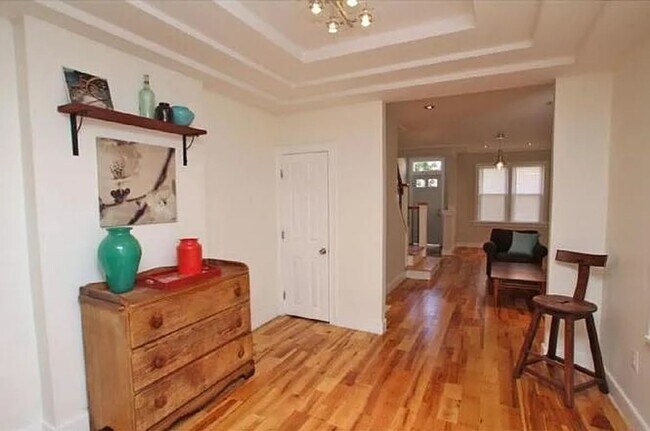 Building Photo - Spacious Three Bedroom Home in Point Breeze!