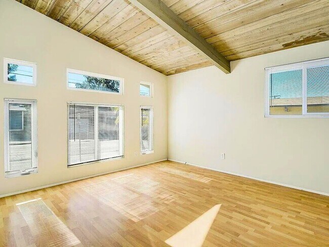 Building Photo - 5442 Baja Dr