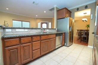 Building Photo - 1375 Ella Pl