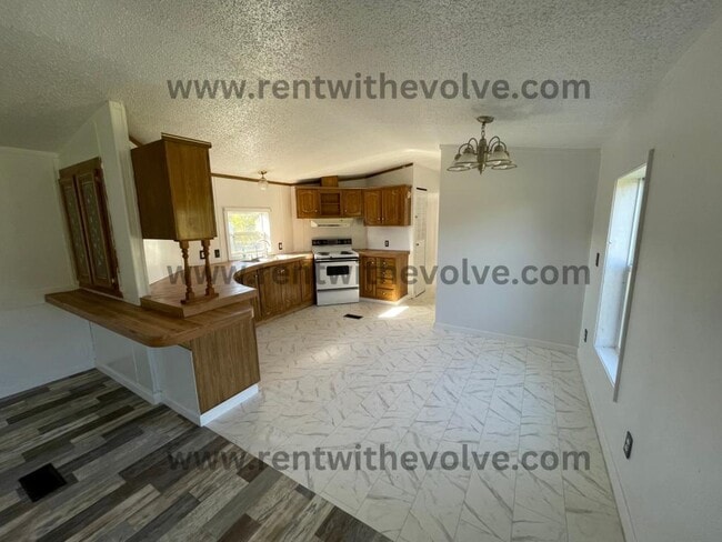 Building Photo - 1392 N 200 W