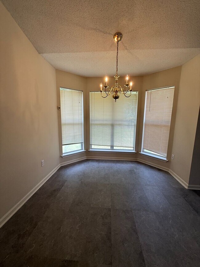 Foto del edificio - ****JUST REDUCED****4126 Triple Crown Loop...