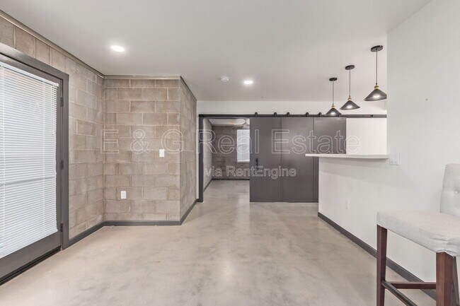 Building Photo - 129 N 11th Ave