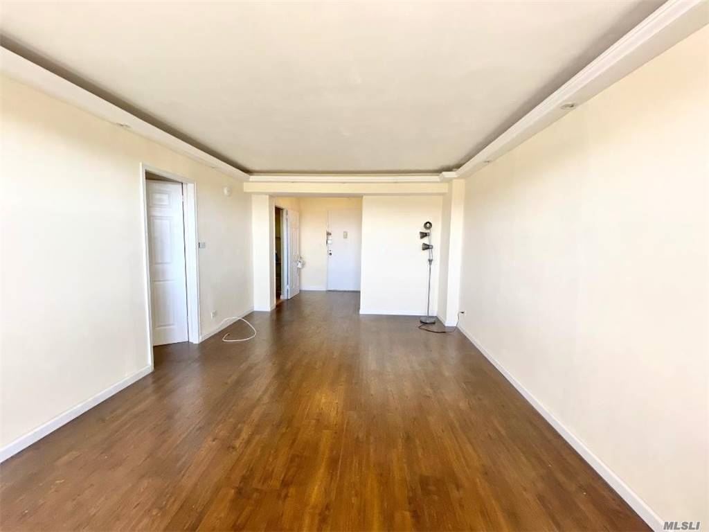 Foto principal - 81-11 45th Ave