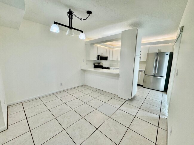 Foto del edificio - 6330 Red Pine Ln