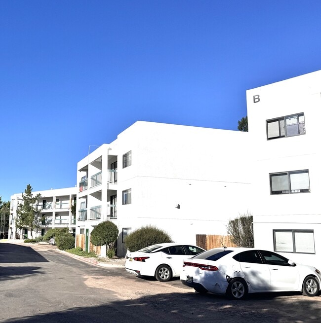 Building Photo - Evergreen Apartments