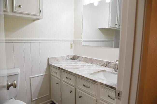 Foto del edificio - 713 Oxford Ave