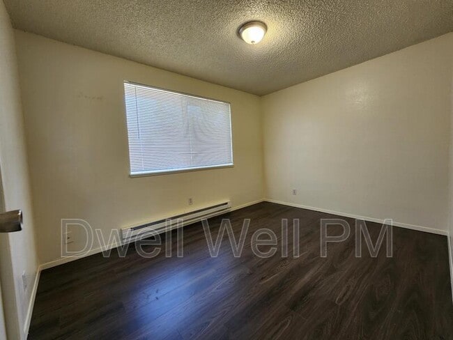 Building Photo - 308 20th Ave N