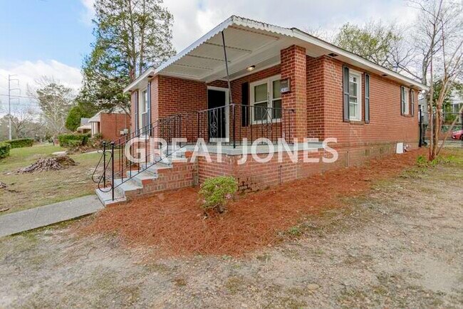 Building Photo - 2839 Schaul St