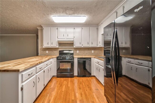 Foto del edificio - 216 Cedar Valley Ct