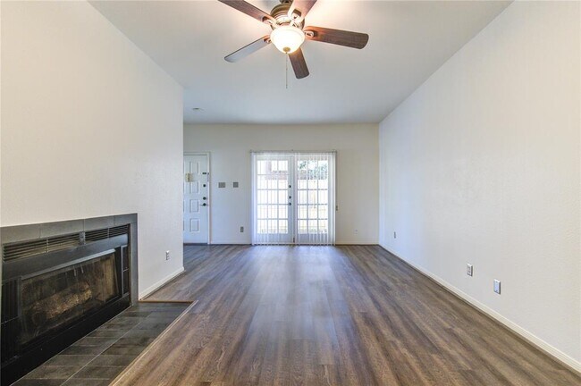 Building Photo - 2121 El Paseo St