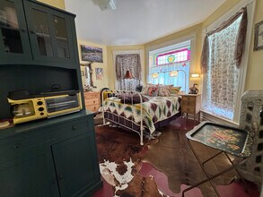 Building Photo - 425 S Washington St