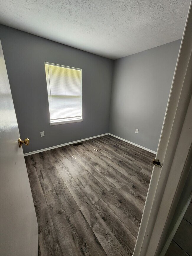 Foto del edificio - Beautiful 3 Bedroom 1 Bathroom Home