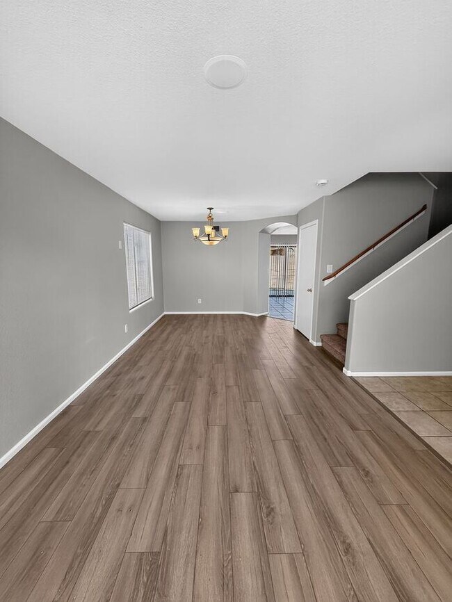Foto del edificio - BEAUTIFUL 4 BDRM 2.5 BA HOME IN JOHNSON RANCH WITH GOLF COURSE AND 2 COMMUNITY POOLS