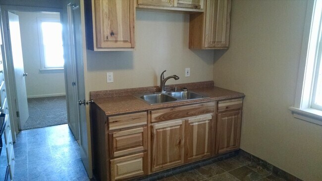 Foto del edificio - upstairs 1 bed 1 bath apartment in Kamas.