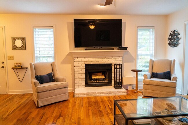 Building Photo - 3160 Brockton Way