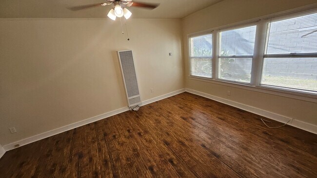 Building Photo - 1521 Wilcox Ave