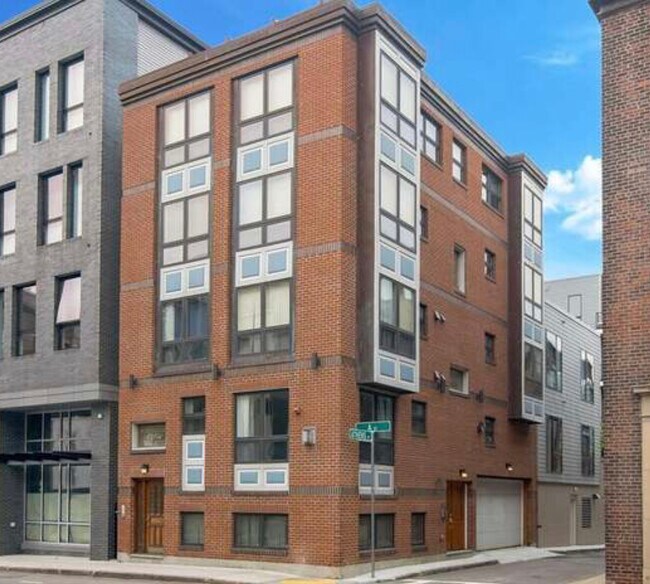 Building Photo - 66 Athens St