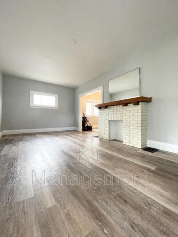 Foto del edificio - 434 W Poinsetta Ave