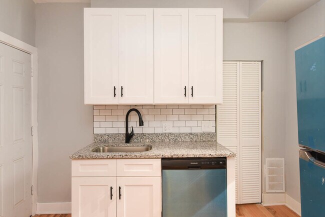 Foto del edificio - 1624 W Beach Ave