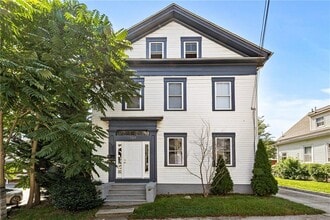 Building Photo - 207 Power St