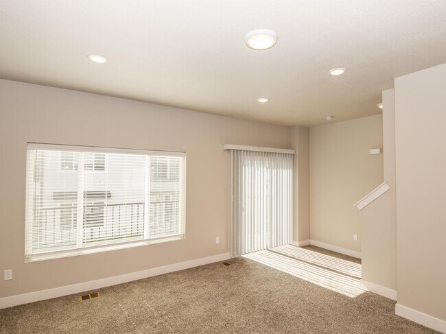 Building Photo - 685 E 730 N