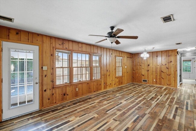 Building Photo - 220 McCree Dr