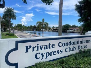 Building Photo - 170 Cypress Club Dr