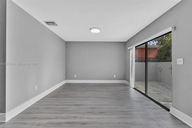 Building Photo - 14212 NE 4th Ave