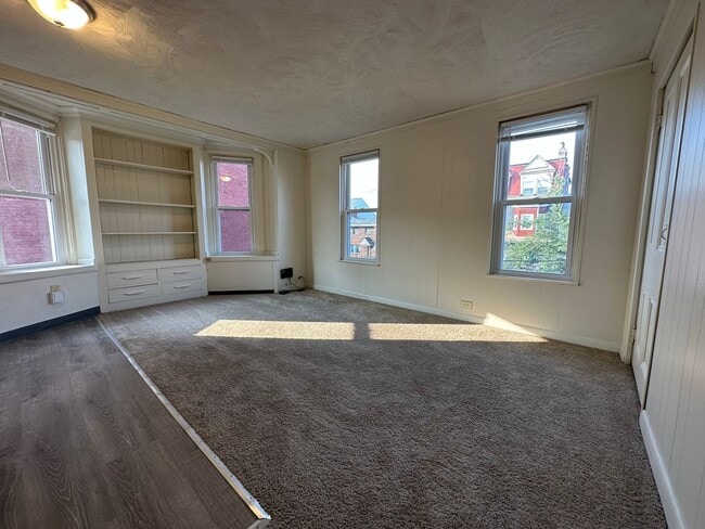 Photo - Stunning One Bedroom in Oakland! Second Floor Unit, Ample Natural Light & More!! Call Today! Apartment