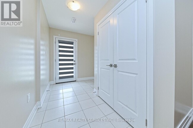 Building Photo - 52 Humberstone Dr