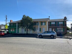 Building Photo - 742 Ponce De Leon Ave