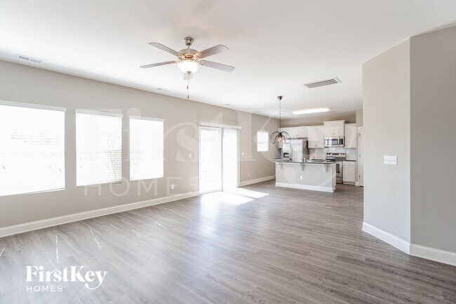 Foto del edificio - 9221 Evans Creek Ct